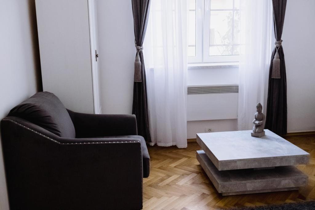 ☆ Bulevard Apartments ☆ Arad Exteriör bild