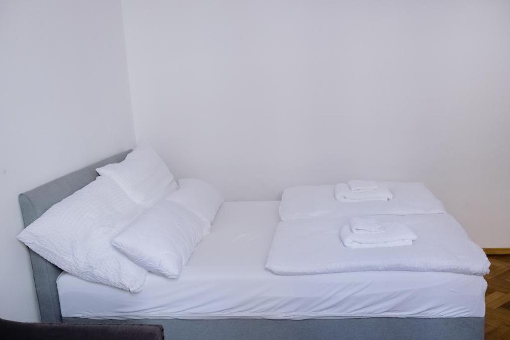 ☆ Bulevard Apartments ☆ Arad Exteriör bild