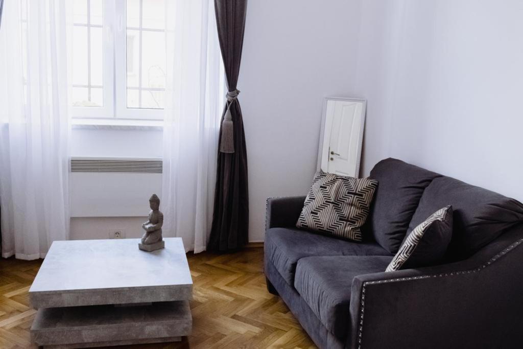 ☆ Bulevard Apartments ☆ Arad Exteriör bild